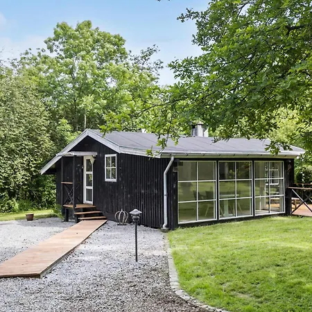 2 Bedroom Stunning In *