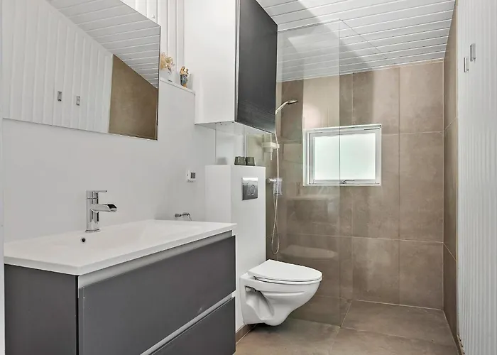 2 Bedroom Stunning In *